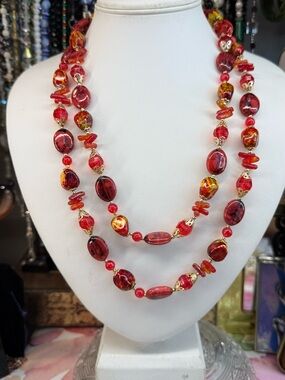 Vintage Hong Kong 🇭🇰 Red and Gold Multi-Bead Women’s Necklace